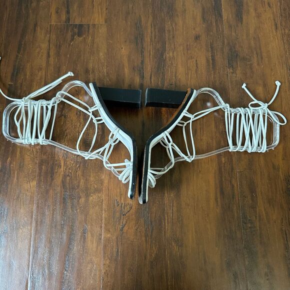 FRAME Le Doheny Ankle-Wrap Leather Sandals in White - Picture 7 of 12